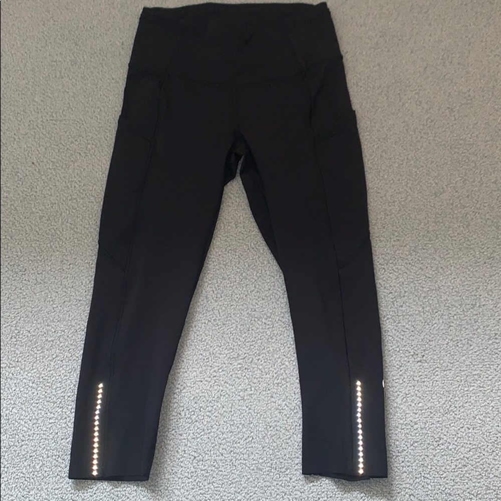 Lulu lemon 19” Crop with side pockets